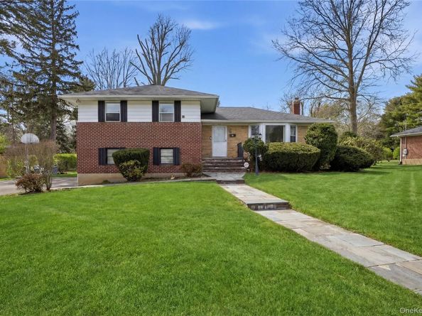 12 Viola Drive, Glen Cove NY 11542