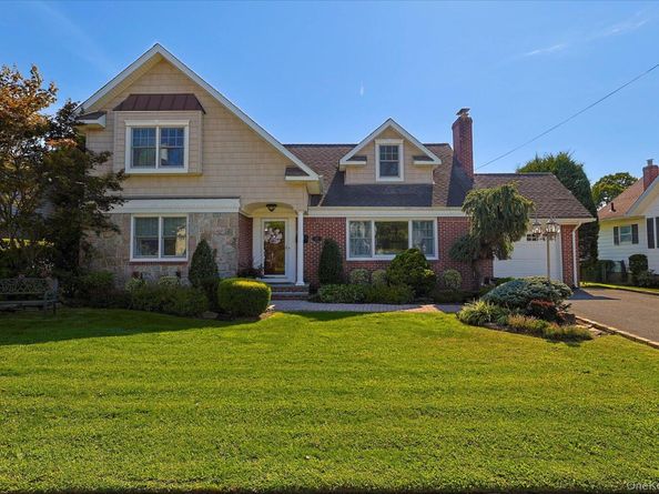 122 Pine Street, Rockville Centre NY 11570