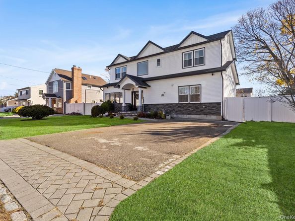 166 17th Street, West Babylon NY 11704