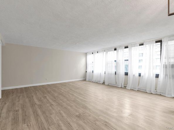 7-25 166 St 2B, Beechhurst NY 11357