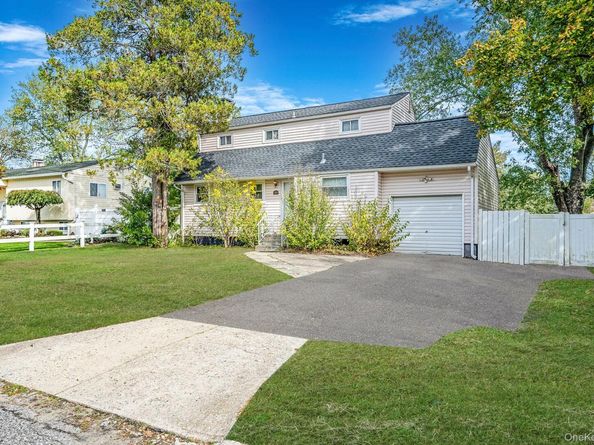 3109 Devon Avenue, Medford NY 11763