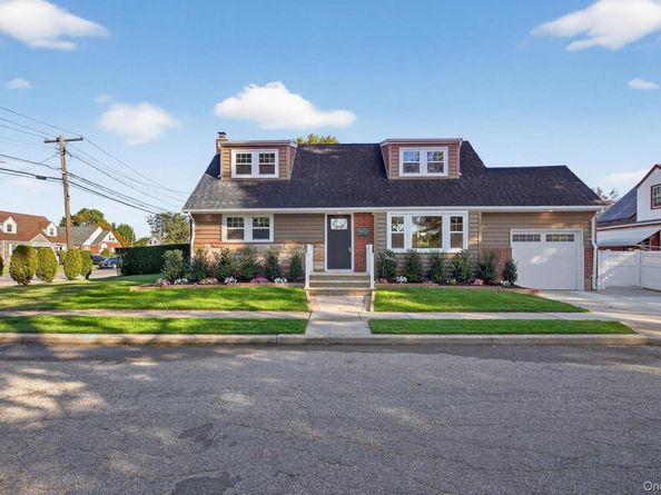 1098 Russell Street, Franklin Square NY 11010