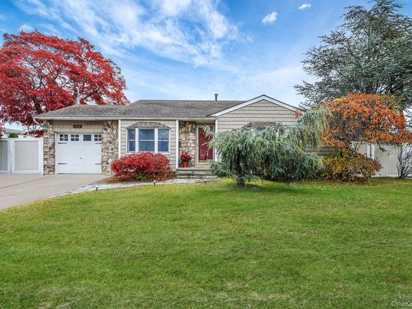 325 W 16th Street, Deer Park NY 11729