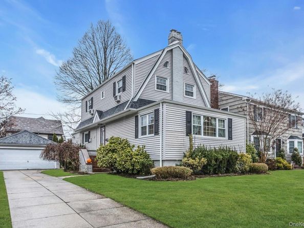 55 Willow Street, Garden City NY 11530