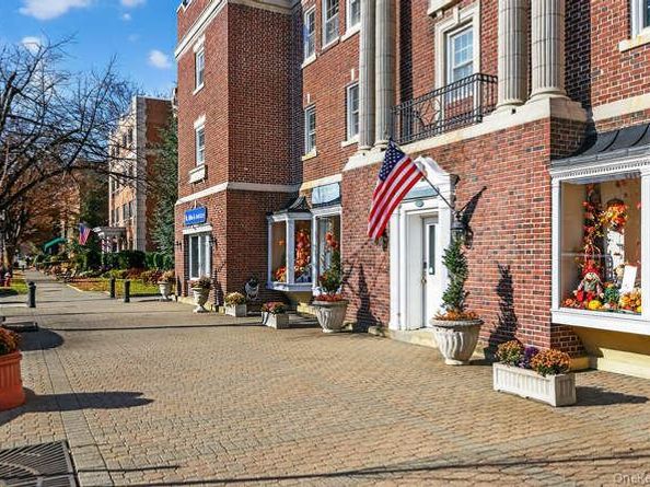 105 Seventh Street 10, Garden City NY 11530