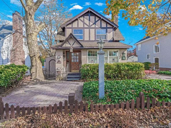 4611 245th Street, Douglaston NY 11362