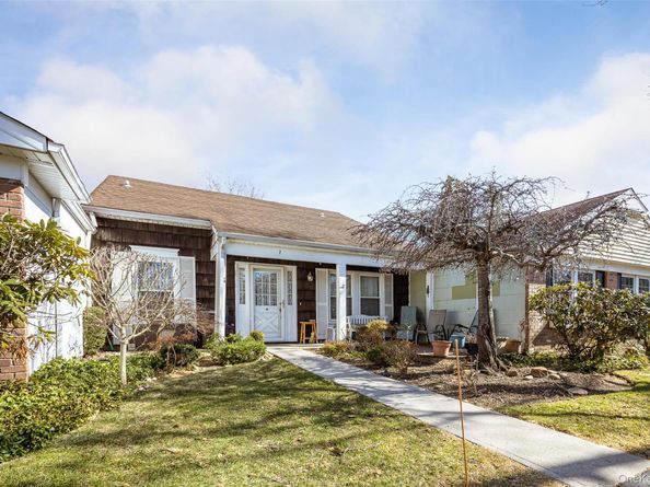 7 Cobblestone Way, Mount Sinai NY 11766