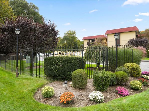 18 Granada Crescent 14, White Plains NY 10603