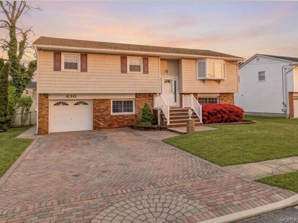 830 N Broome Avenue, Lindenhurst NY 11757