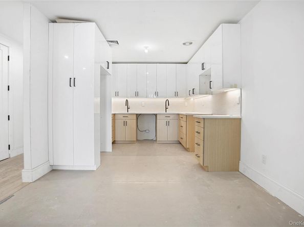 Undisclosed Address #963685, Brooklyn NY 11206