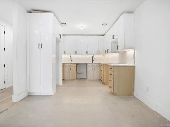 Undisclosed Address #963685