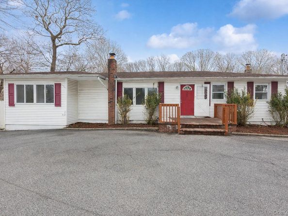 103 W Yaphank Road, Coram NY 11727
