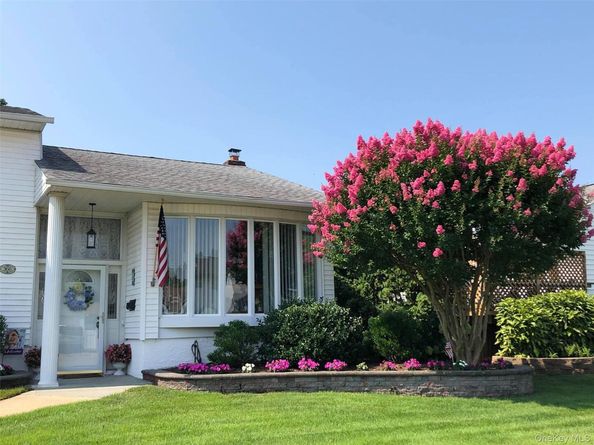 366 Clearmeadow Drive, East Meadow NY 11554