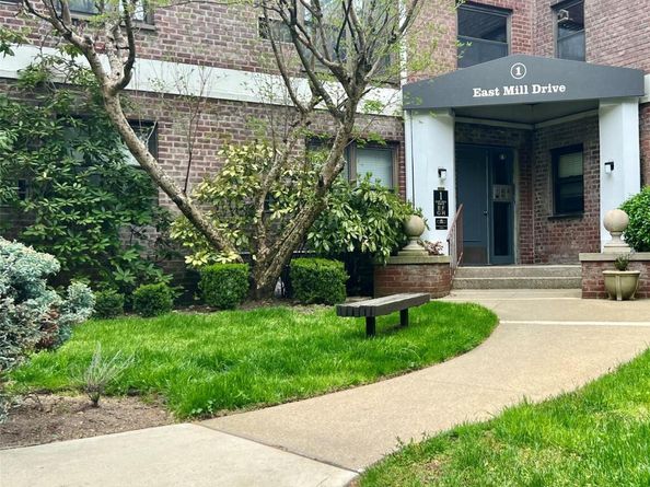 1 E Mill Drive 2G, Great Neck NY 11021
