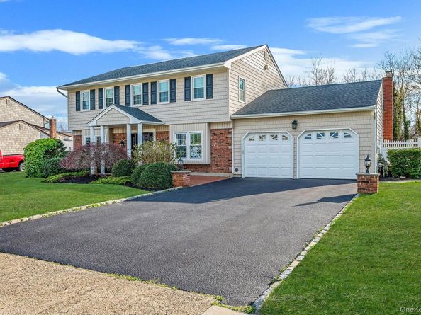 128 Pace Drive S, West Islip NY 11795