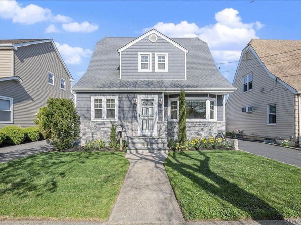 13 Spruce Street, Hicksville NY 11801