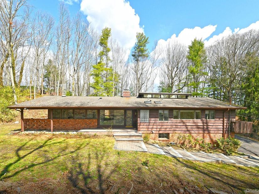 10 Ponderosa Drive, Melville NY 11747