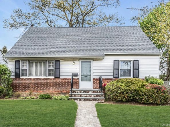 46 Rhodes Drive, New Hyde Park NY 11040