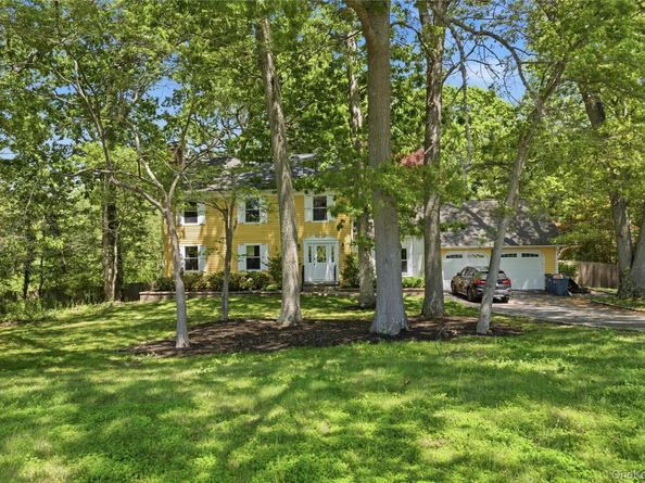 23 Abbey Lane, Setauket NY 11733