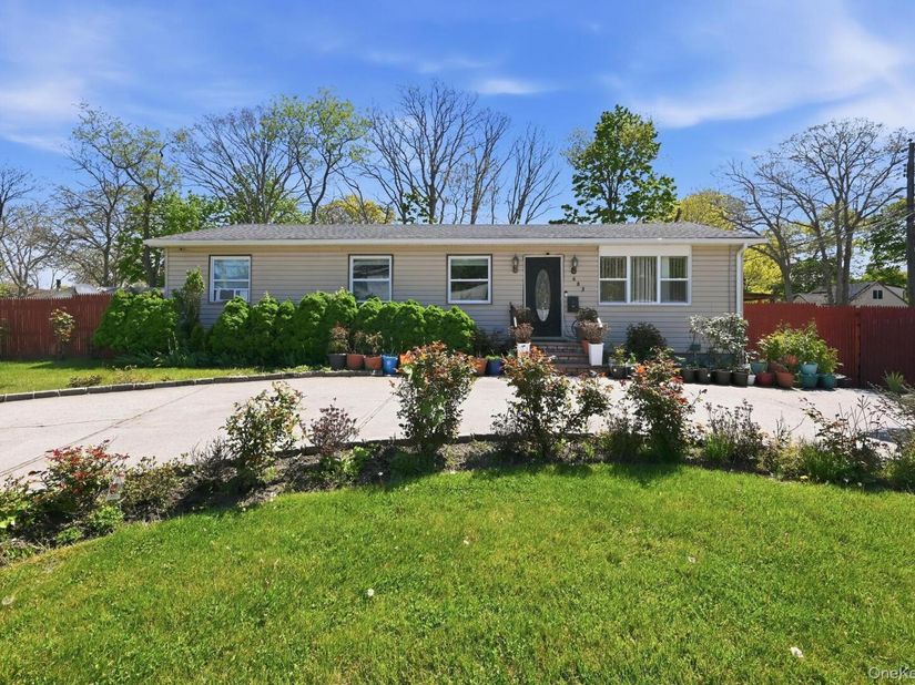 683 Broadway, Brentwood NY 11717