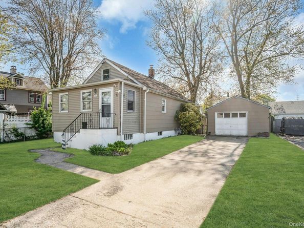 111 S 4th Street, Lindenhurst NY 11757