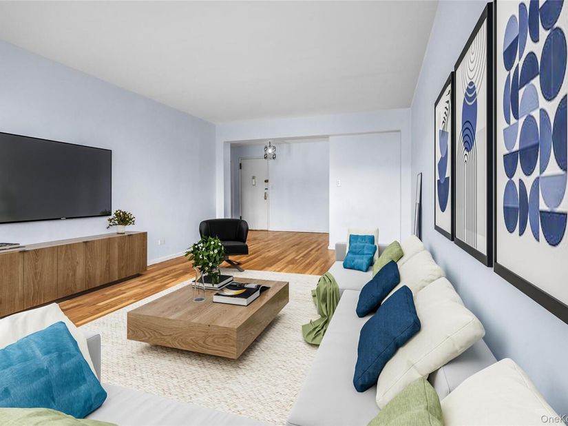 7445 Yellowstone Boulevard 6F, Rego Park NY 11374