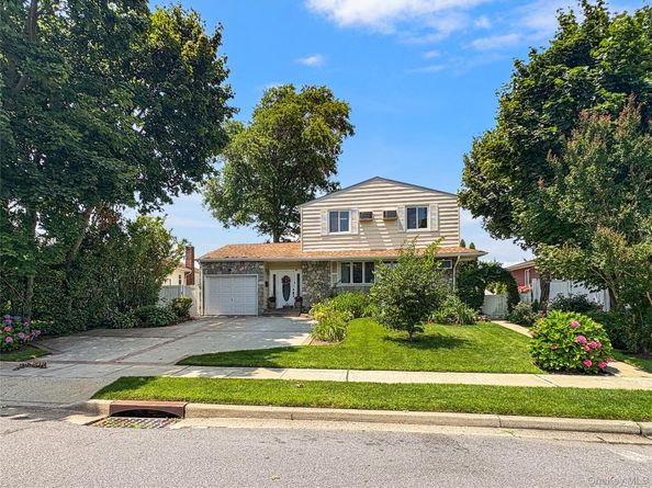 94 Massapequa Avenue, Massapequa NY 11758