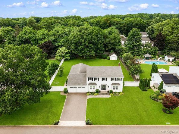 3 Warren Court, Farmingville NY 11738