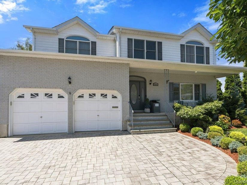 2066 Washington Avenue, Seaford NY 11783