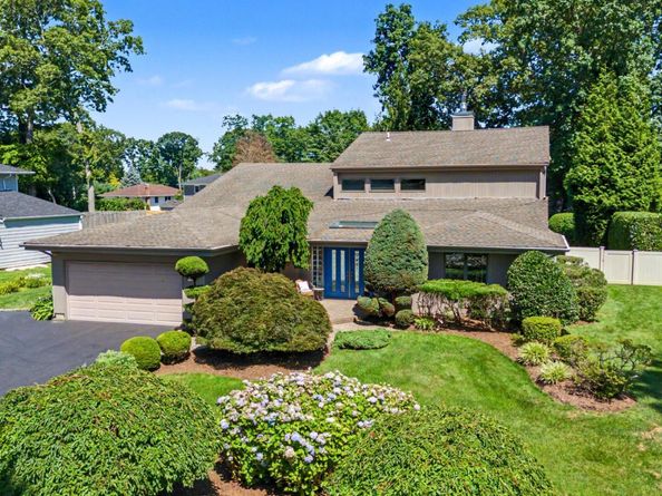 15 Pimlico Drive, Commack NY 11725