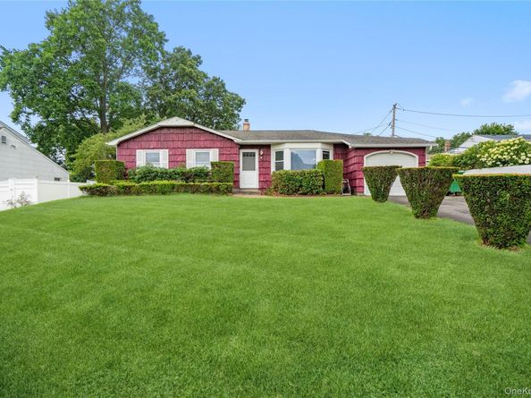 86 Cirrus Road, Holbrook NY 11741