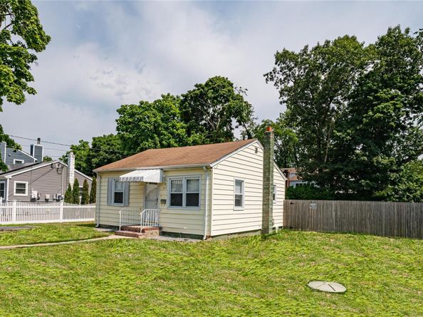 123 Cherubina Lane, North Babylon NY 11703