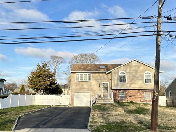249 Bayport Avenue, Bayport NY 11705