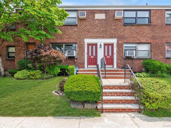 17-01 Utopia Parkway 1, Whitestone NY 11357