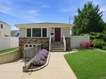 10 S Merrick Road
