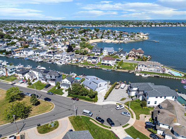 7 Forest Avenue, Massapequa NY 11758