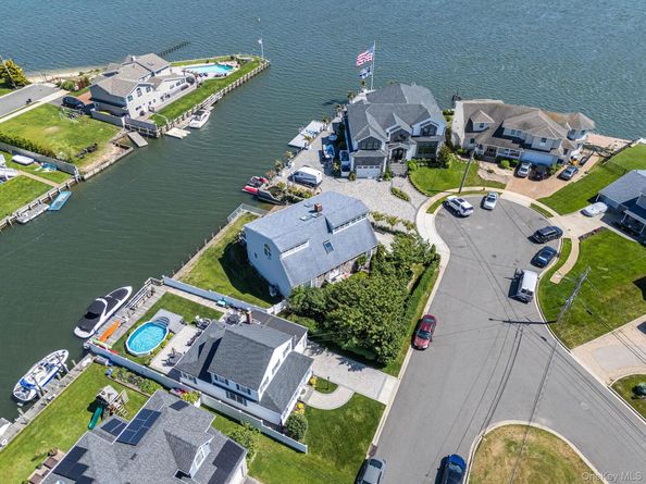 7 Forest Avenue, Massapequa NY 11758
