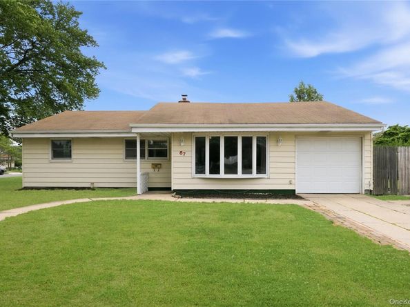 67 E End Avenue, Hicksville NY 11801