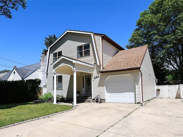 25A Reynolds Street A, Huntington Station NY 11746