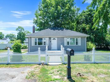 14 Pinelawn Avenue