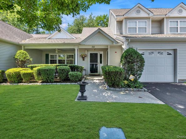 702 Pebble Beach Path, Riverhead NY 11901
