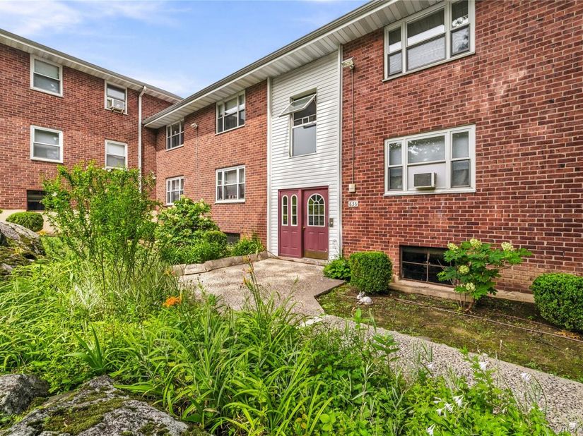 836 N Broadway 2E, Yonkers NY 10701