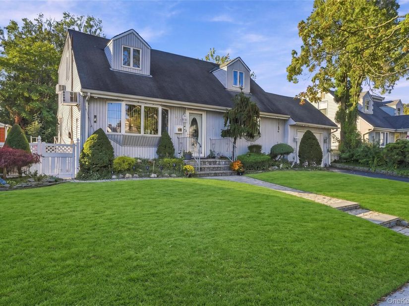 532 Morris Drive, Valley Stream NY 11580