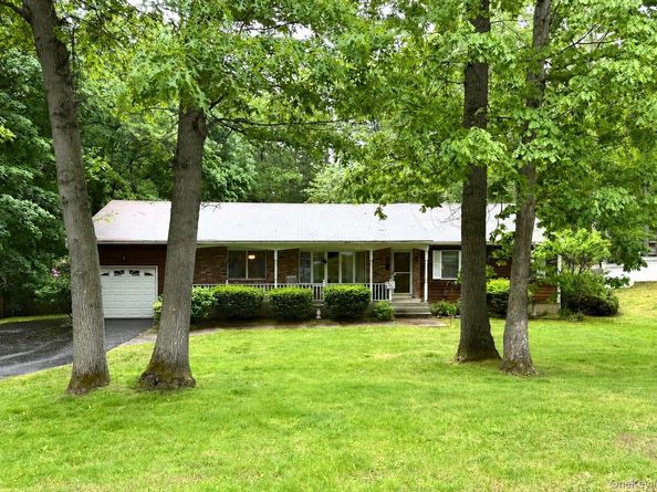 33A Hillside Avenue, Saint James NY 11780