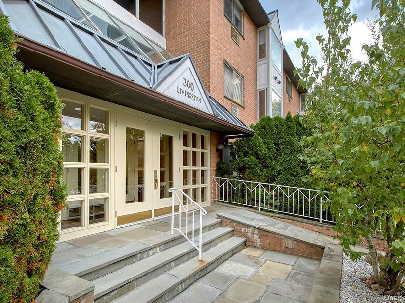 300 Livingston Avenue 2A, Mamaroneck NY 10543