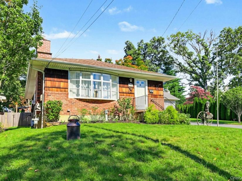112 North Street, Locust Valley NY 11560