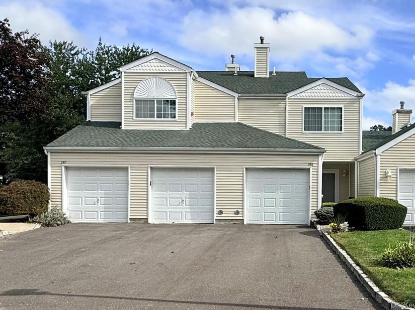 298 Prairie Court, Manorville NY 11949