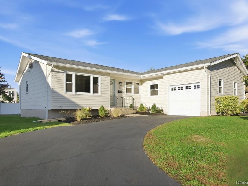 71 Roderick Road, West Islip NY 11795
