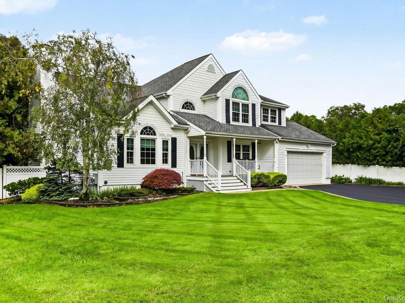 26 Layton Lane, Centereach NY 11720