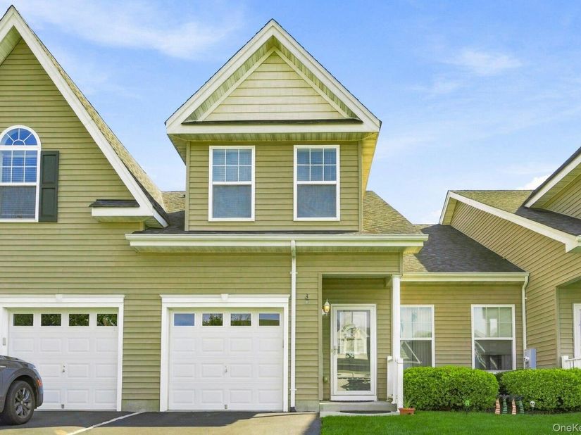 38 Augusta Drive, Medford NY 11763